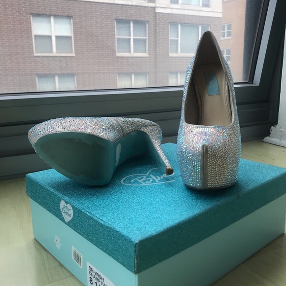 Never been worn vintage Betsey Johnson heels - Picture 4 of 5